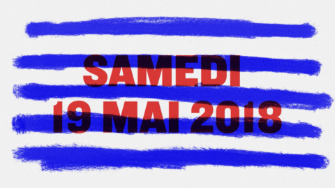 Texte "Samedi 19 Mai 2018" en rouge avec des lignes bleues horizontales en arrière-plan.