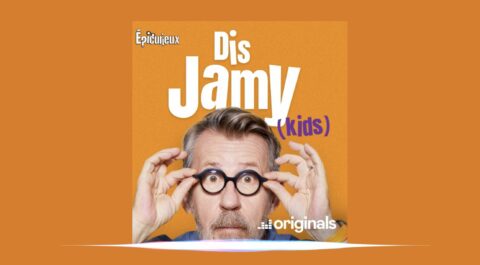 Visage de Jamy avec lunettes rondes sur fond orange, avec le texte du podcast deezer "Dis Jamy (kids) Épicurieux originals".