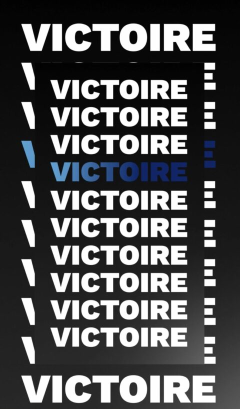 Texte "VICTOIRE" en majuscules, répété cinq fois avec différentes variations de couleur et de style.