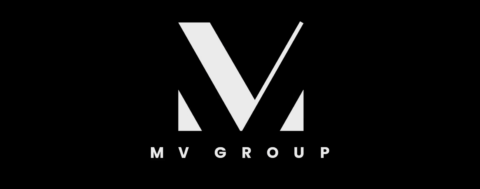 Logo blanc de MV Group sur fond noir