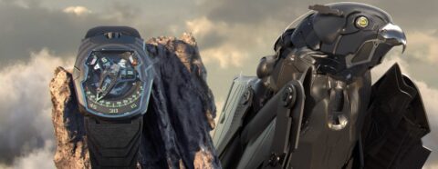 Montre futuriste posée sur un rocher avec un faucon robotique à côté.